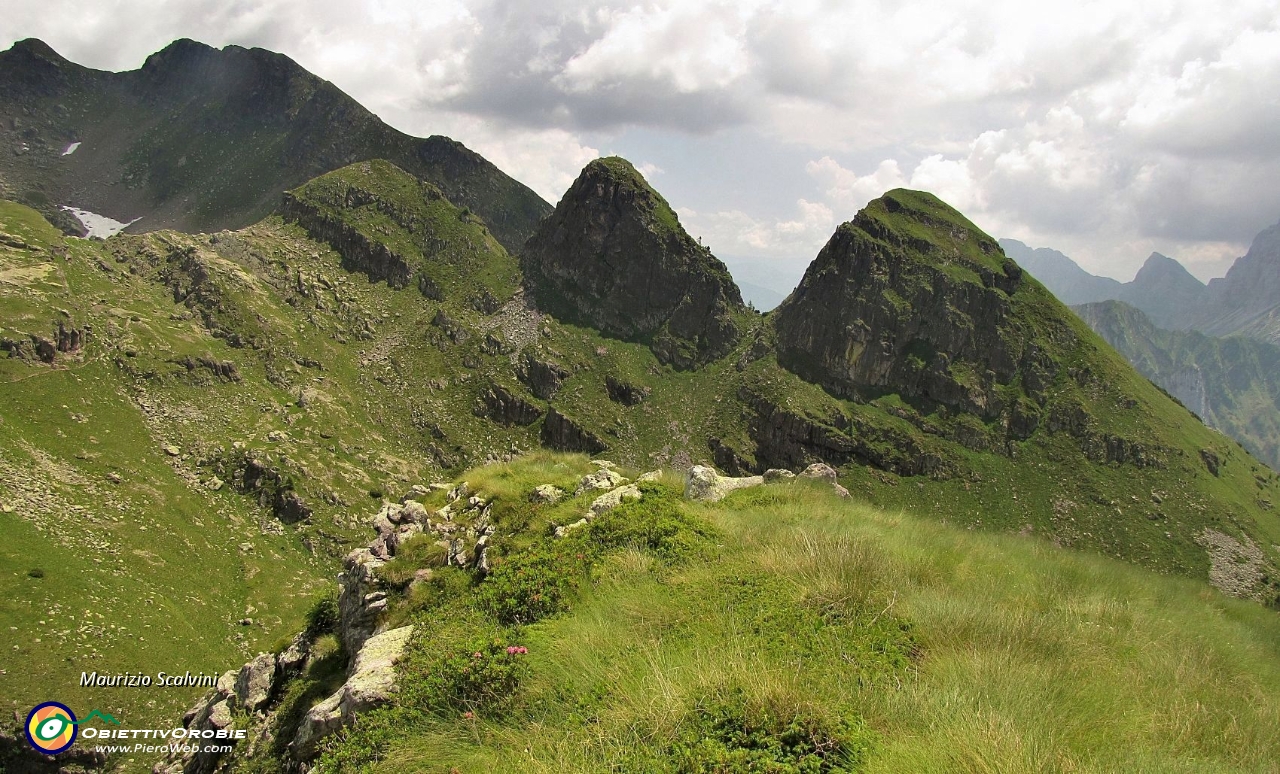 40 Mencucca, panorama verso i Tre Pizzi...JPG